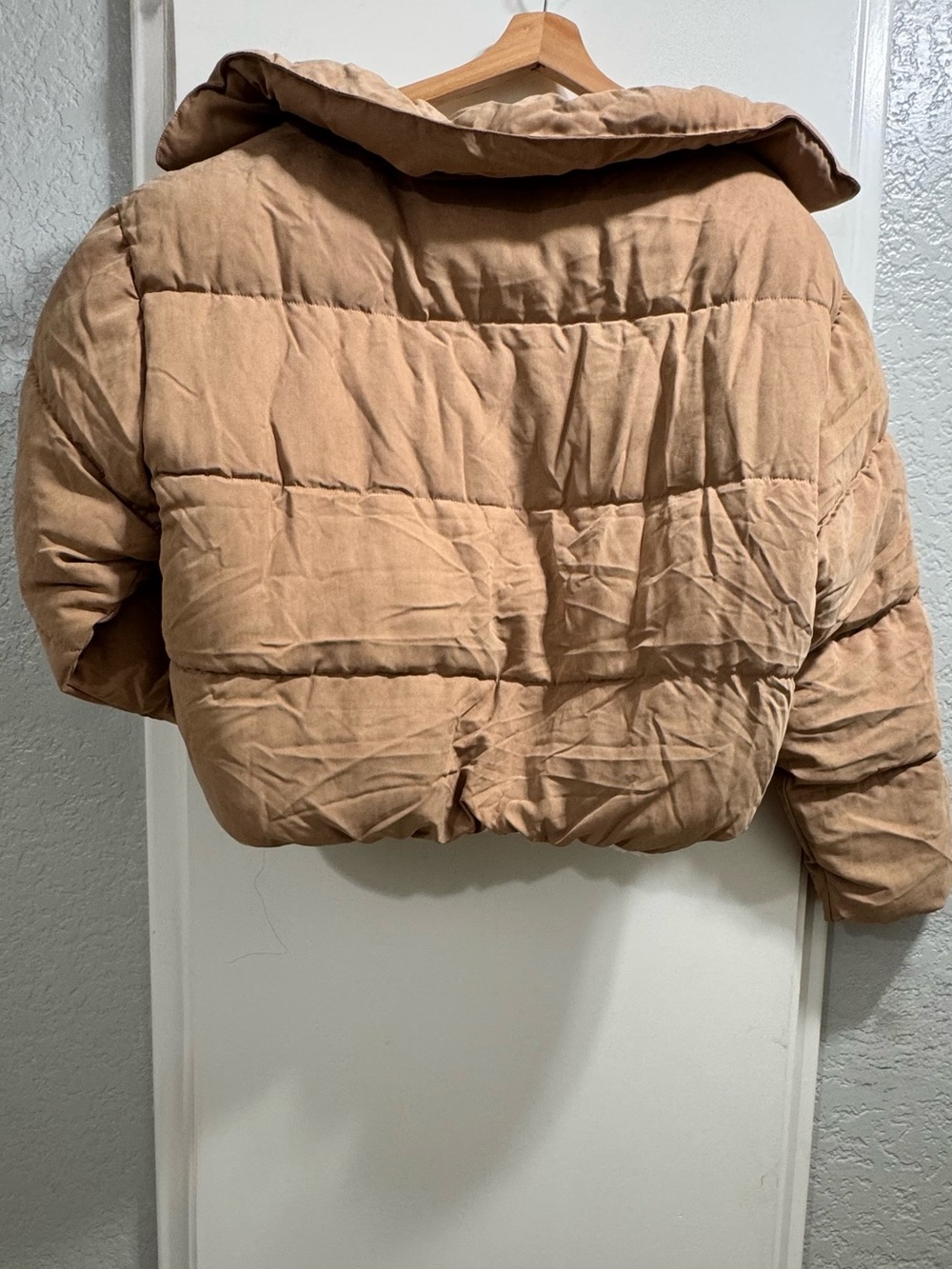 Cropped Camel Puffer Jacket - Picture 4 of 8